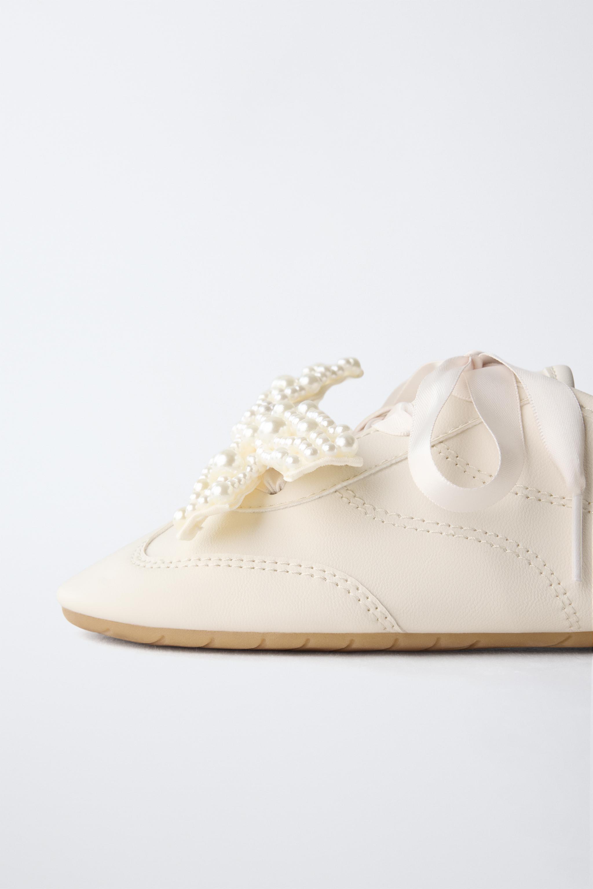 ATHLETIC SHOES WITH BOWS